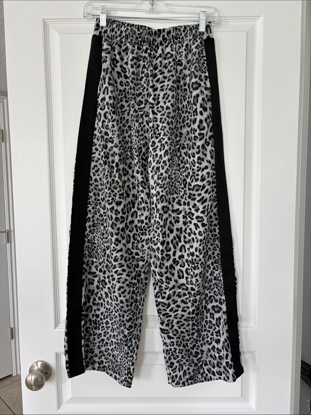 SHEIN Black & Gray Leopard Print Wide-Leg Pants